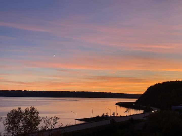 Suite 2 Fleche Du Fjord Vue Saguenay Mont Valin Saint-Fulgence Bagian luar foto